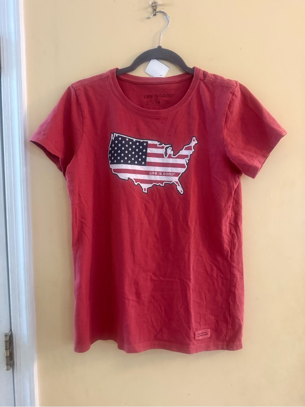 Life is Good Red USA Flag Graphic Crusher Tee, Women’s medium
